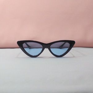 ‘Cardi’ sunglasses in NIGHT x AQUA 💦